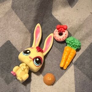 Littlest petshop bunny 2/15$